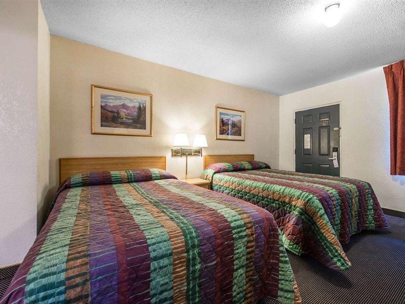 קולורדו ספרינגס Rodeway Inn & Suites מראה חיצוני תמונה