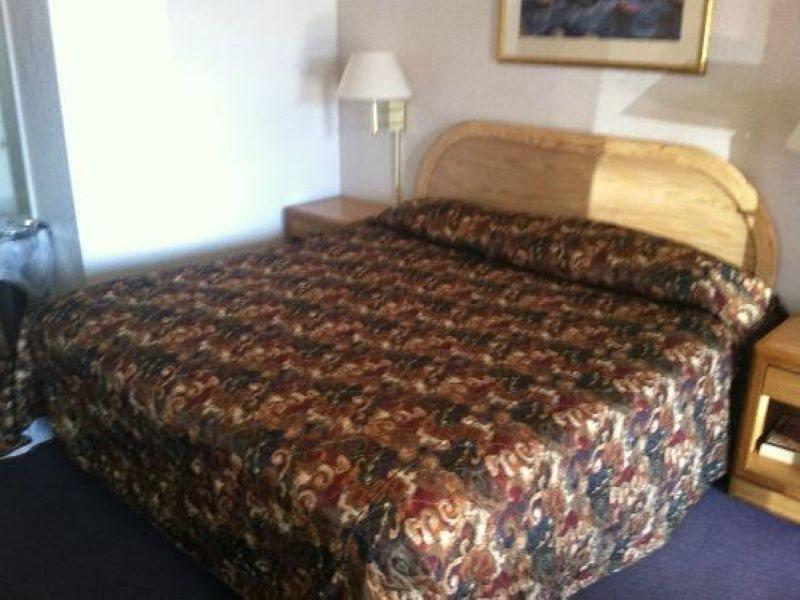 קולורדו ספרינגס Rodeway Inn & Suites מראה חיצוני תמונה