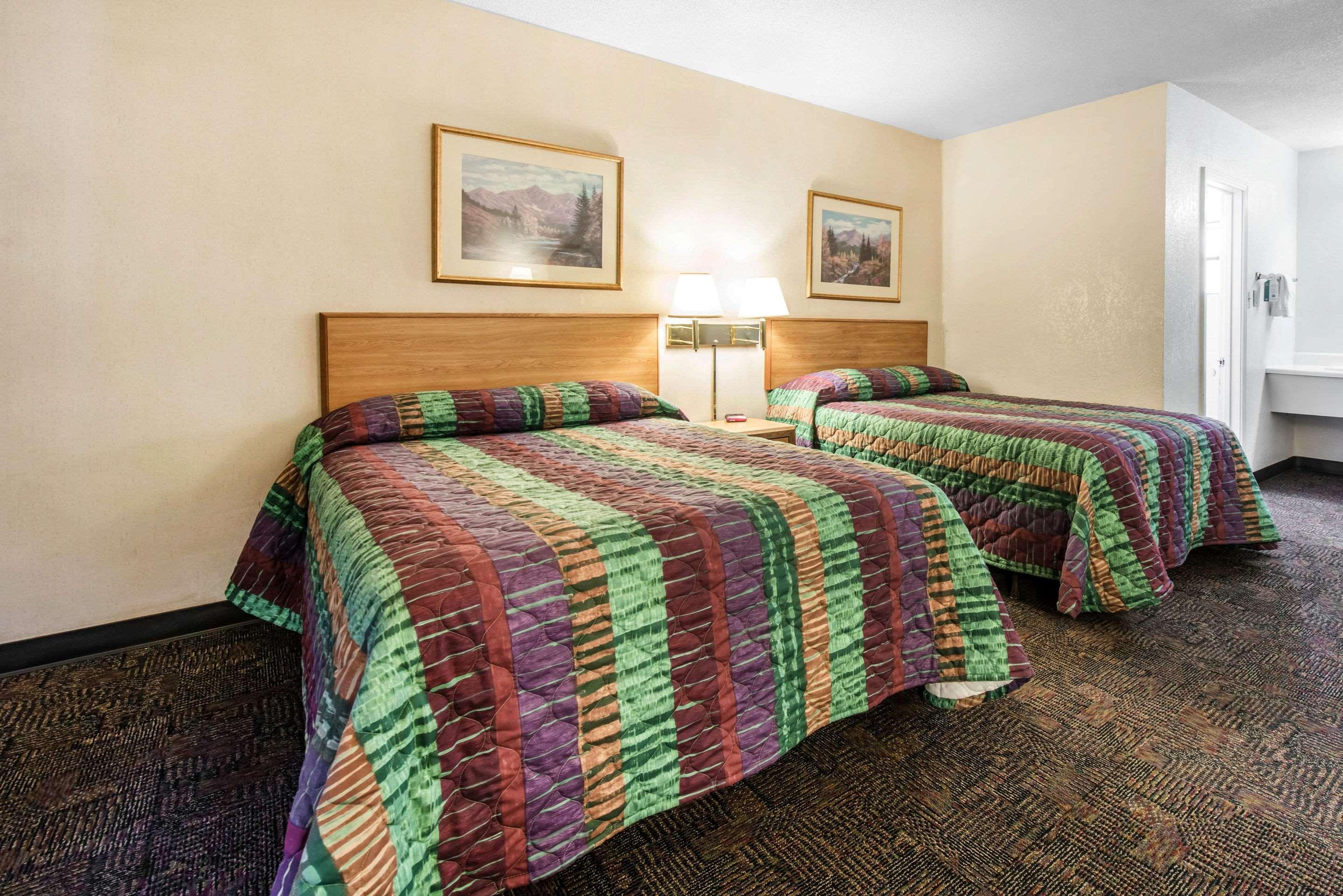 קולורדו ספרינגס Rodeway Inn & Suites מראה חיצוני תמונה