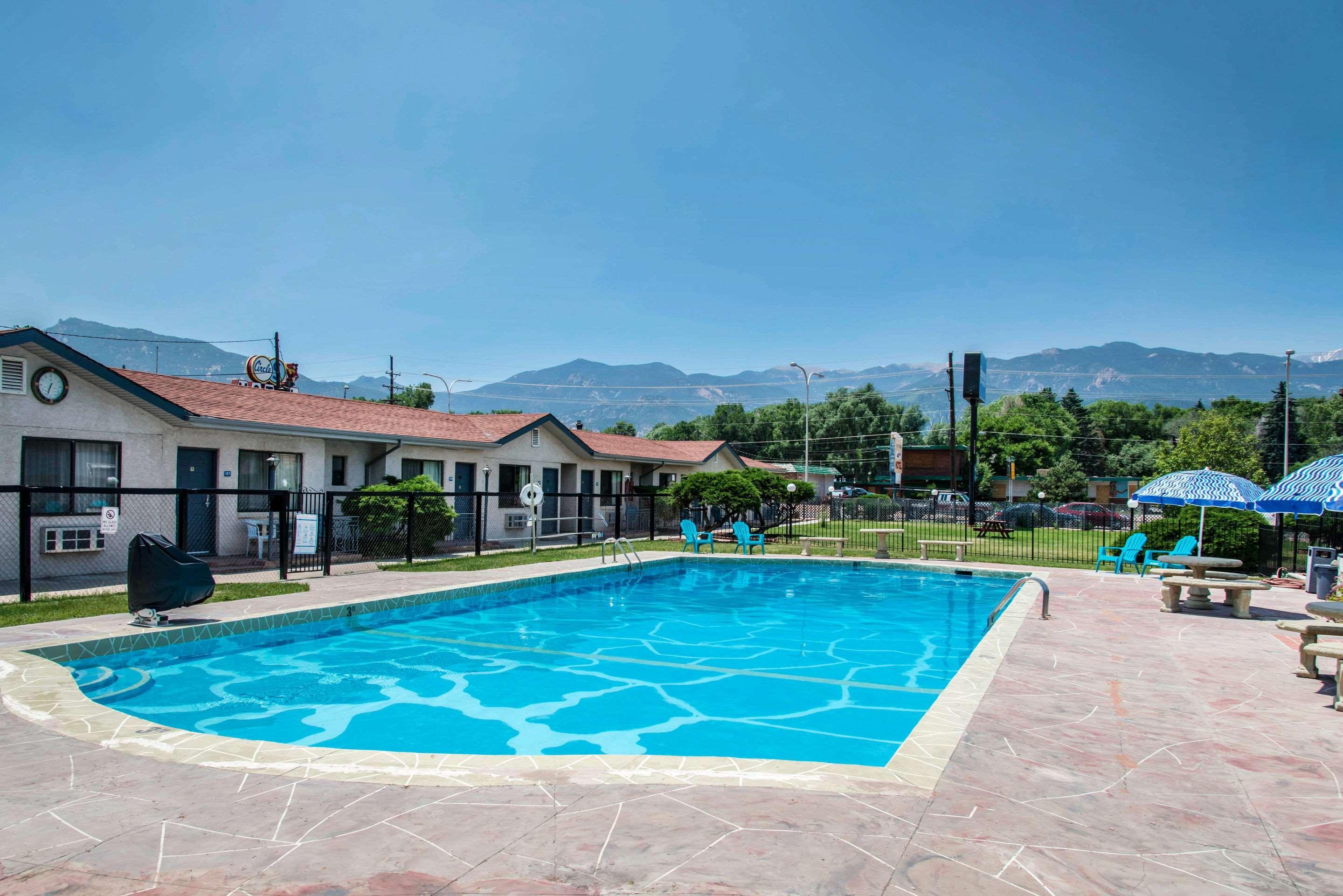 קולורדו ספרינגס Rodeway Inn & Suites מראה חיצוני תמונה