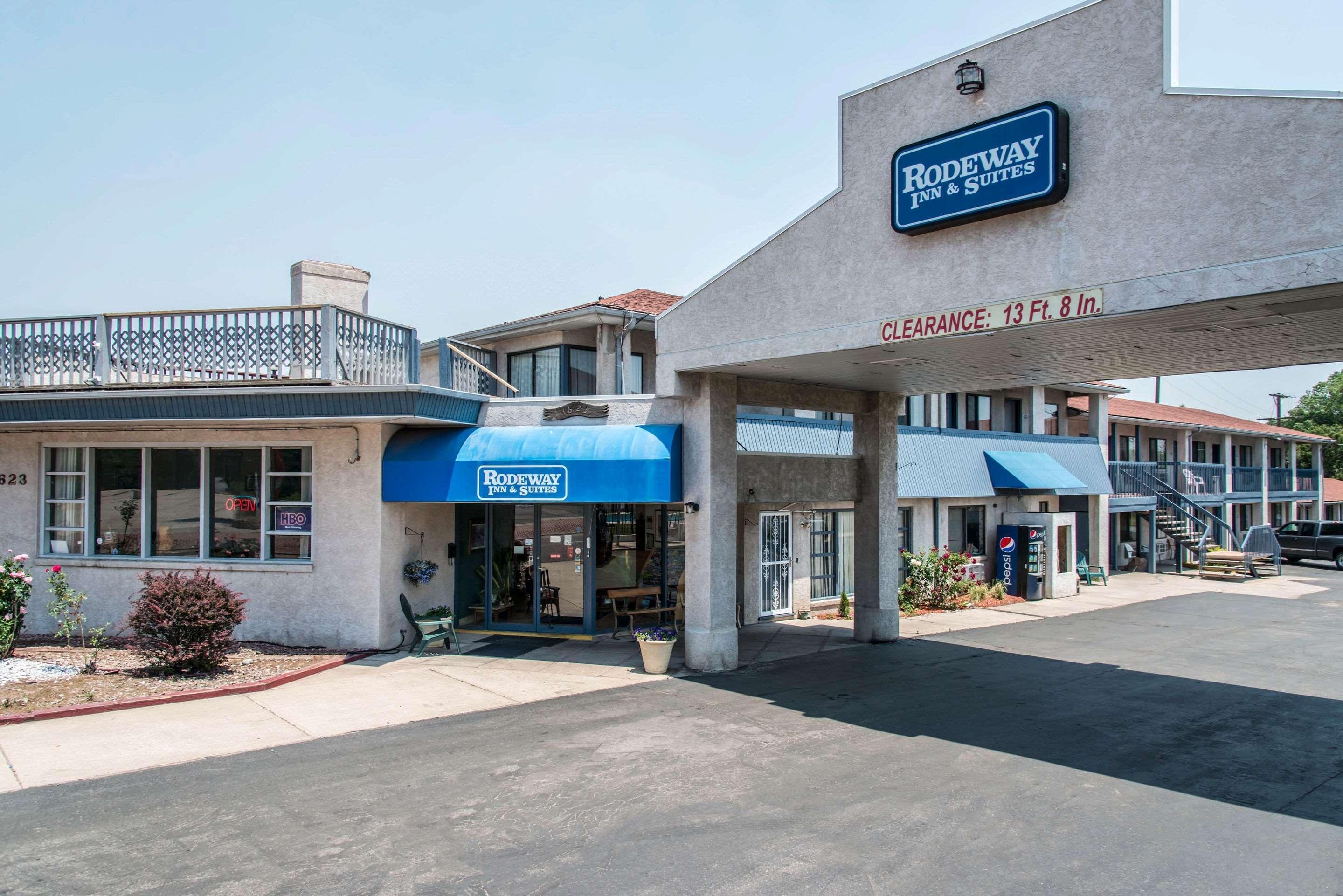 קולורדו ספרינגס Rodeway Inn & Suites מראה חיצוני תמונה