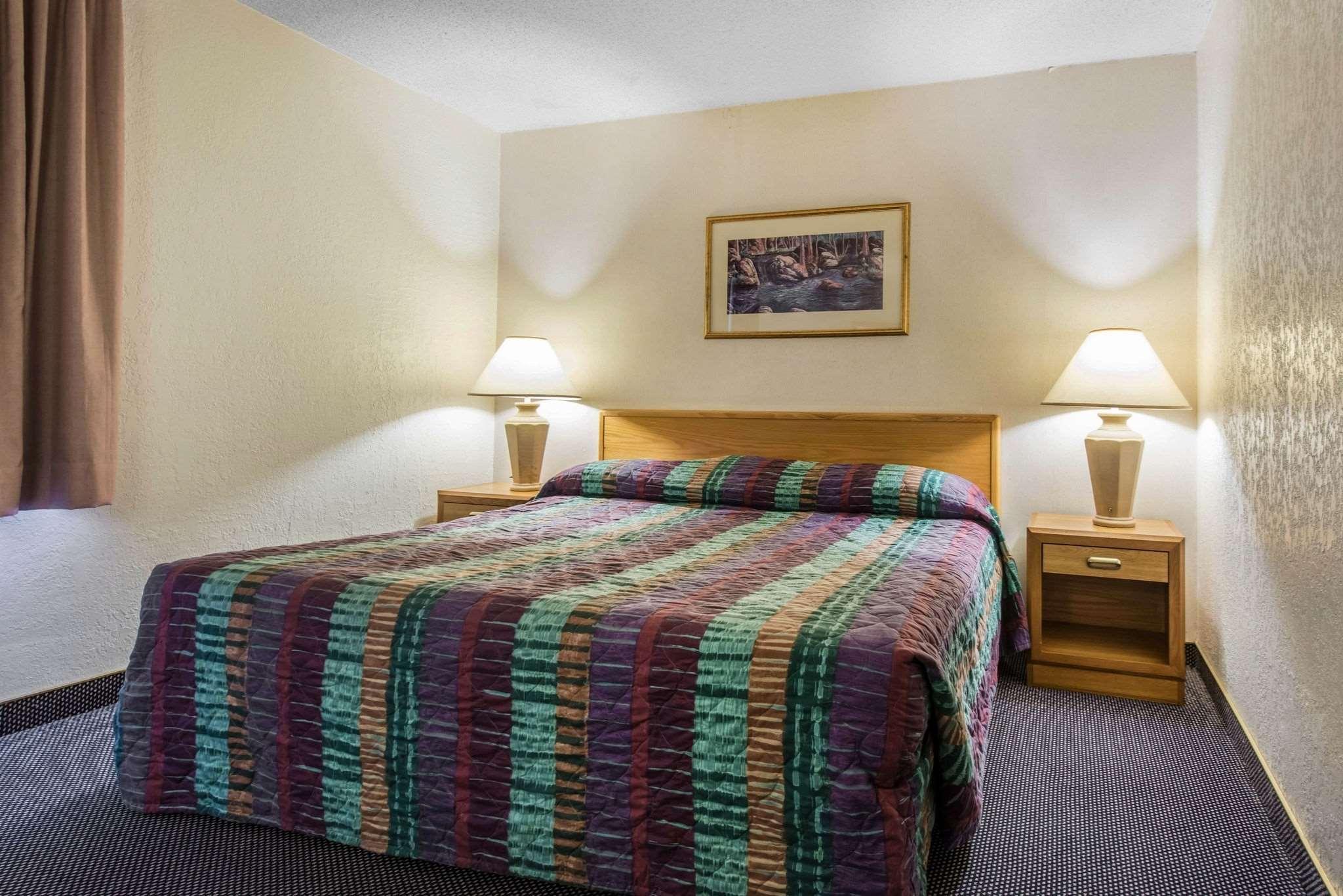 קולורדו ספרינגס Rodeway Inn & Suites מראה חיצוני תמונה