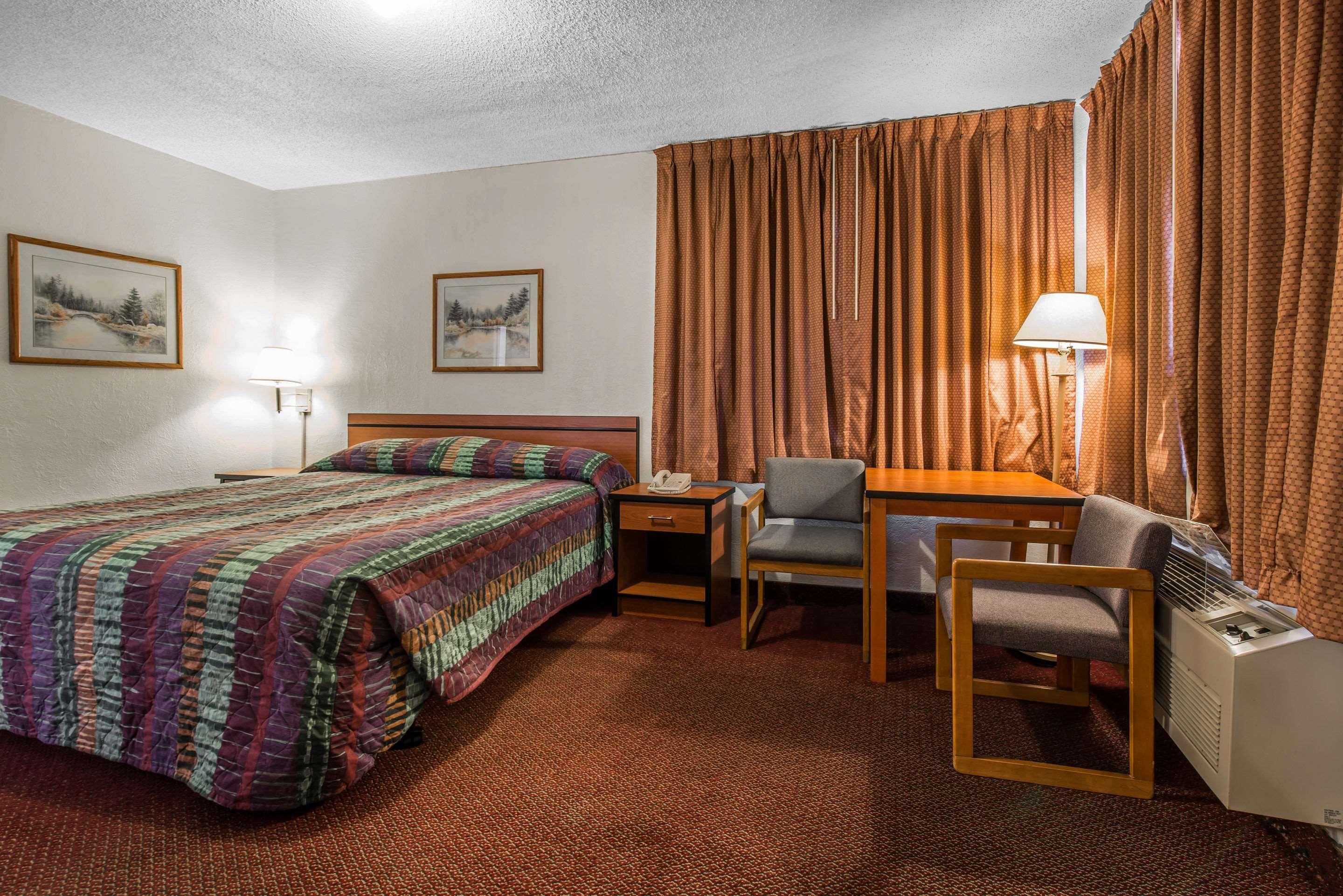 קולורדו ספרינגס Rodeway Inn & Suites מראה חיצוני תמונה