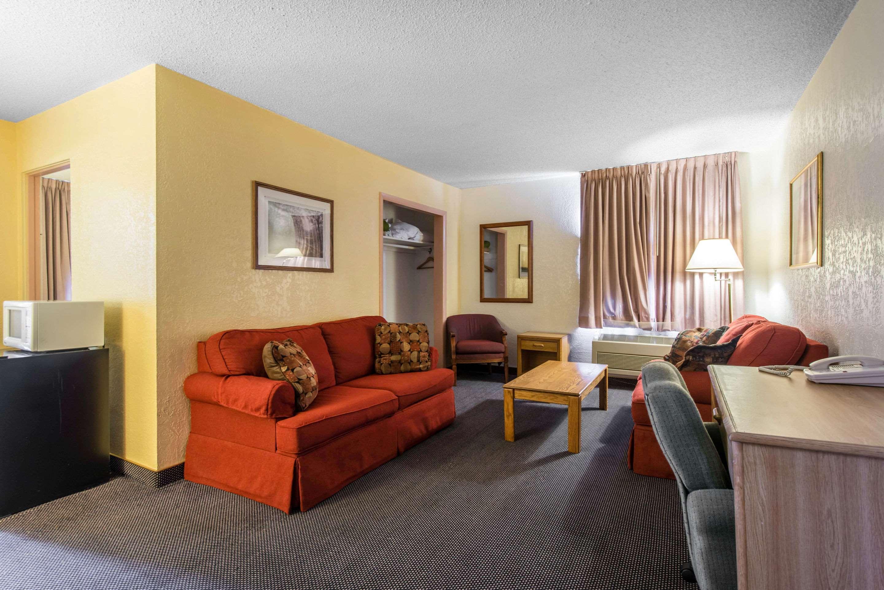 קולורדו ספרינגס Rodeway Inn & Suites מראה חיצוני תמונה