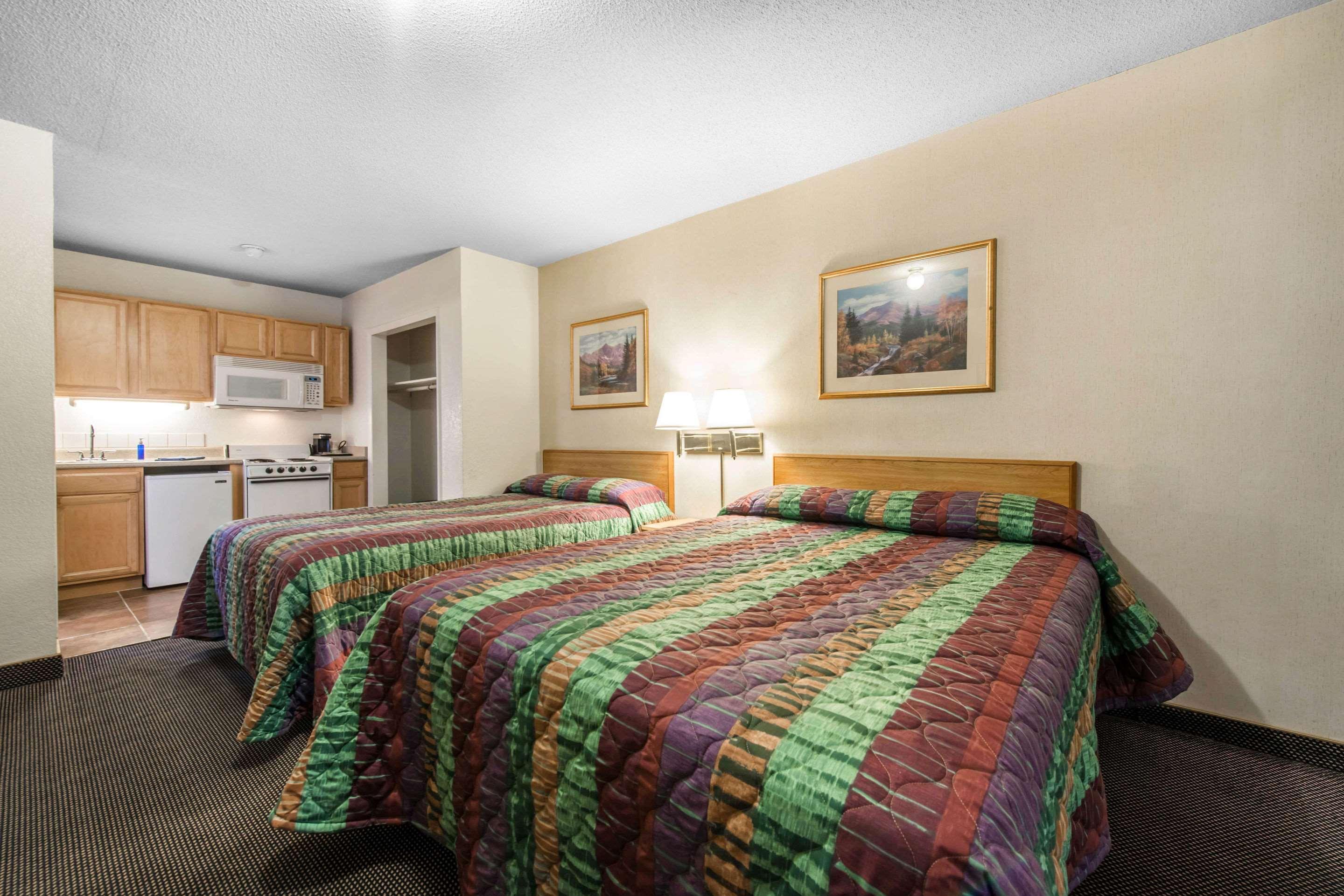 קולורדו ספרינגס Rodeway Inn & Suites מראה חיצוני תמונה