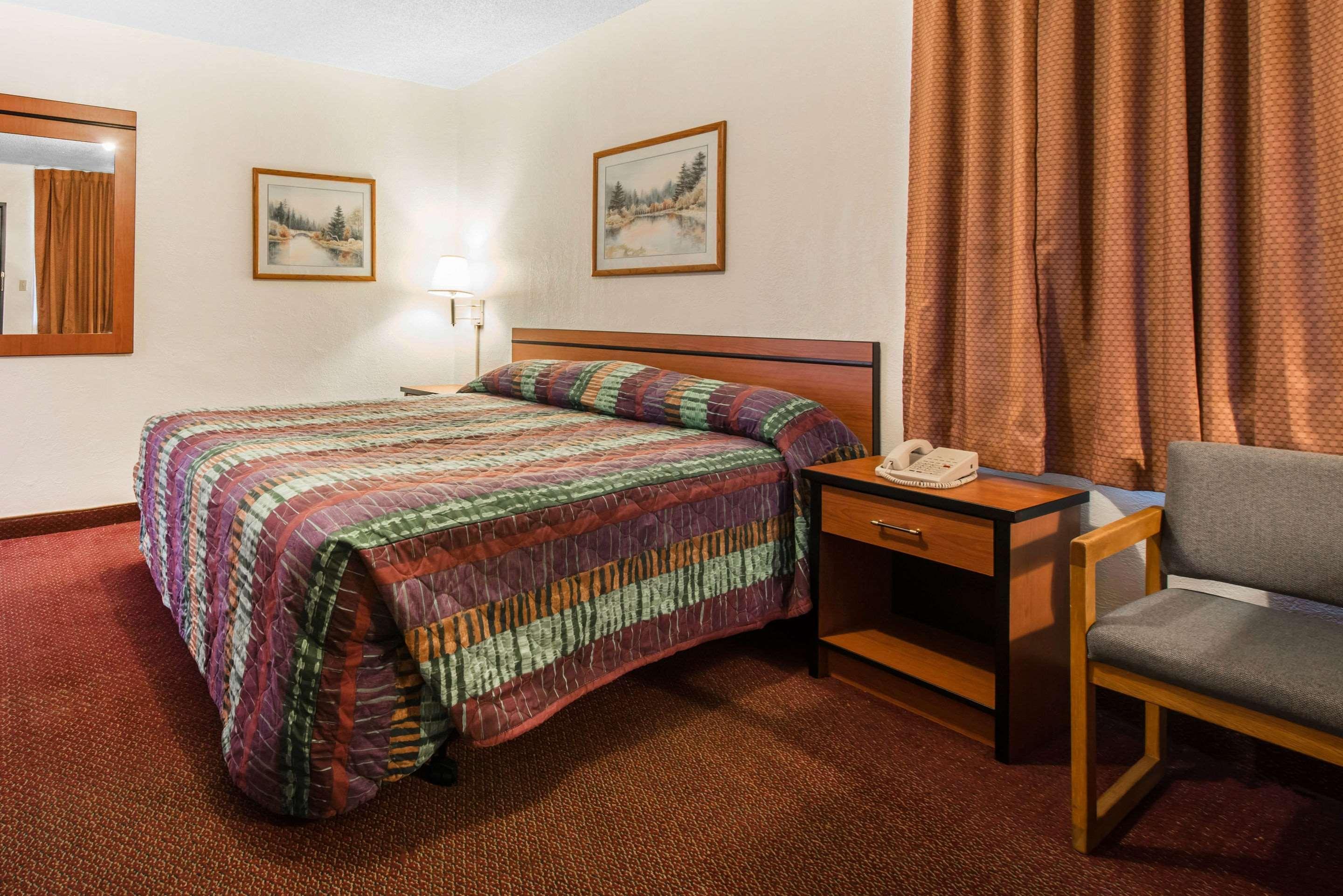 קולורדו ספרינגס Rodeway Inn & Suites מראה חיצוני תמונה