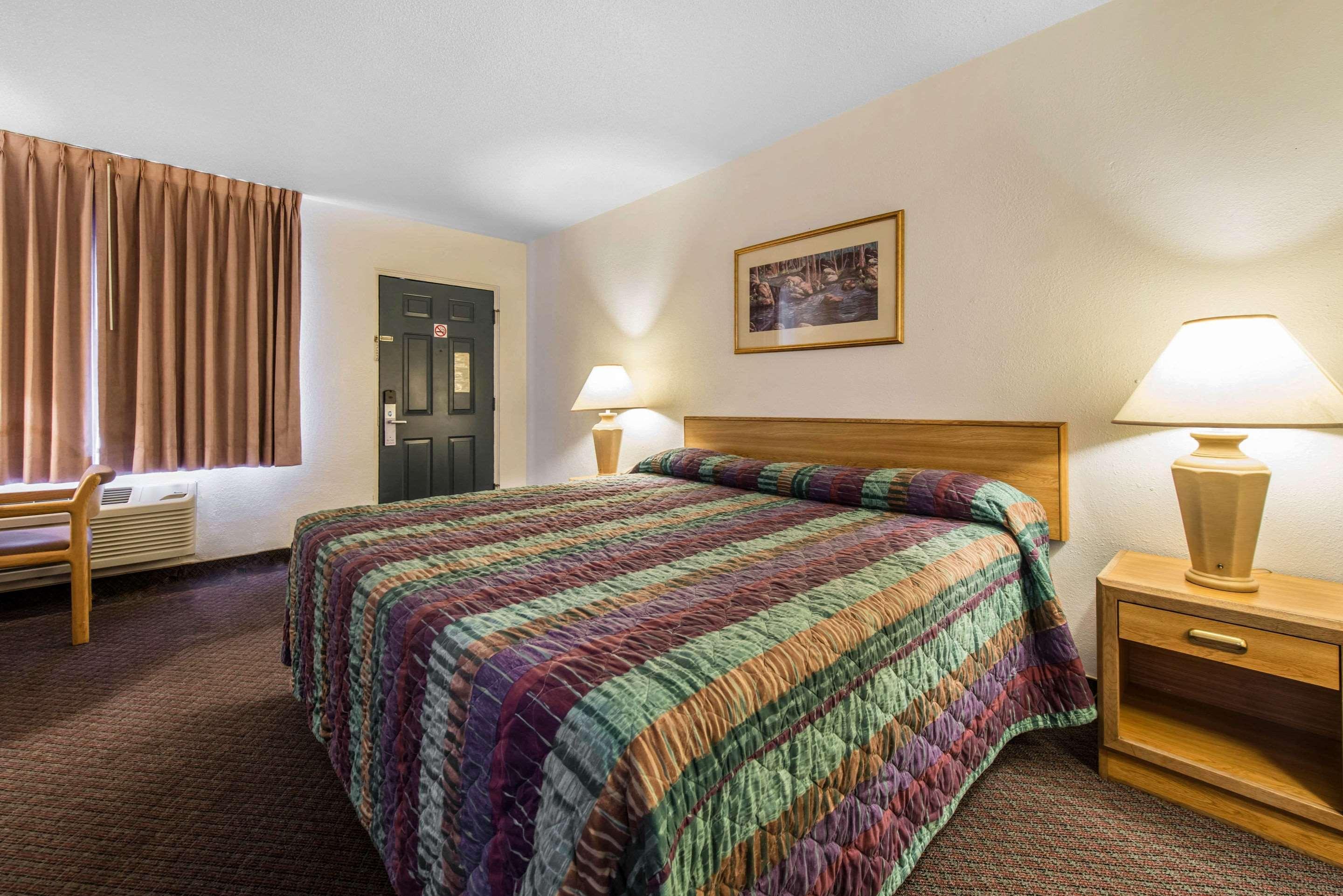 קולורדו ספרינגס Rodeway Inn & Suites מראה חיצוני תמונה