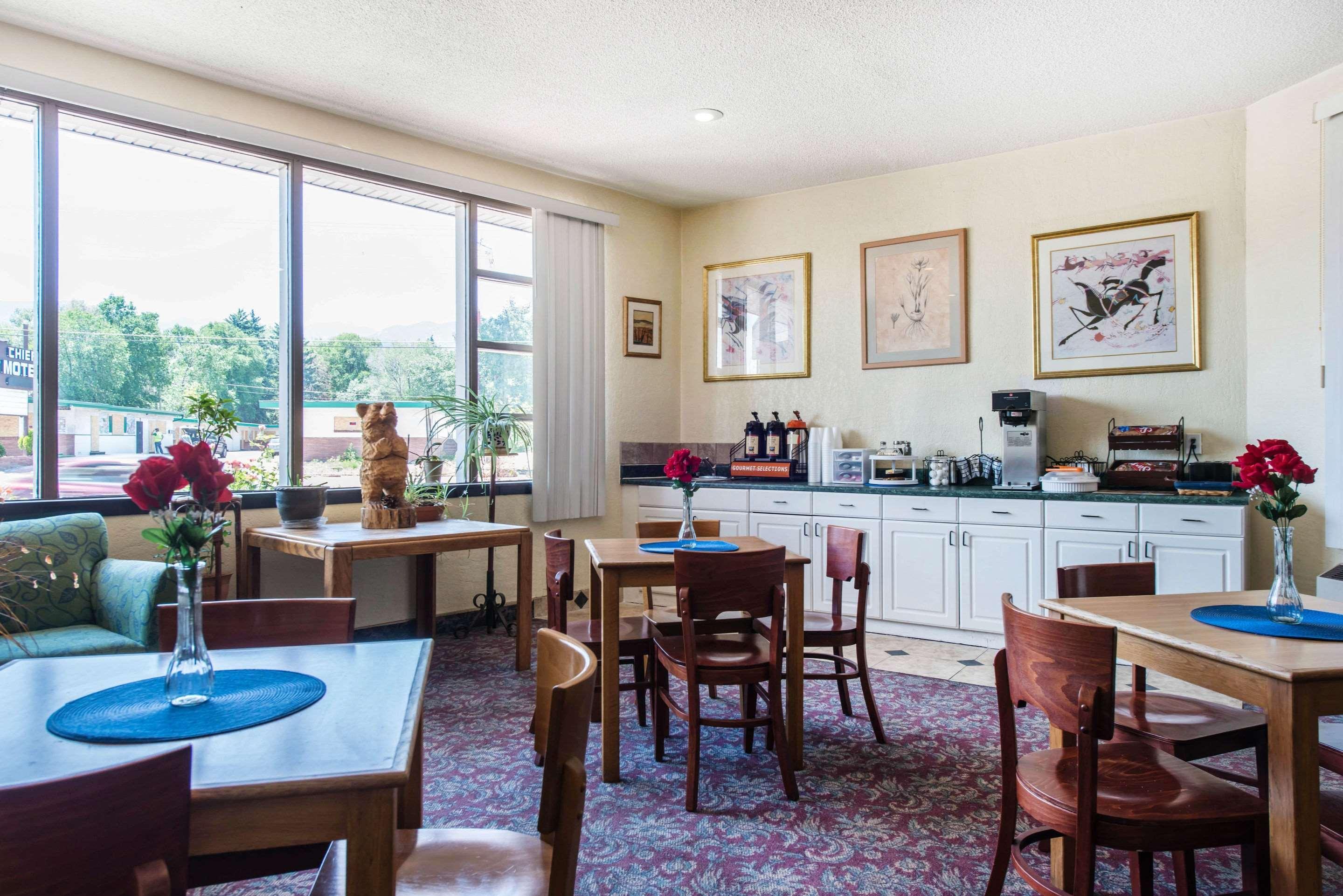 קולורדו ספרינגס Rodeway Inn & Suites מראה חיצוני תמונה
