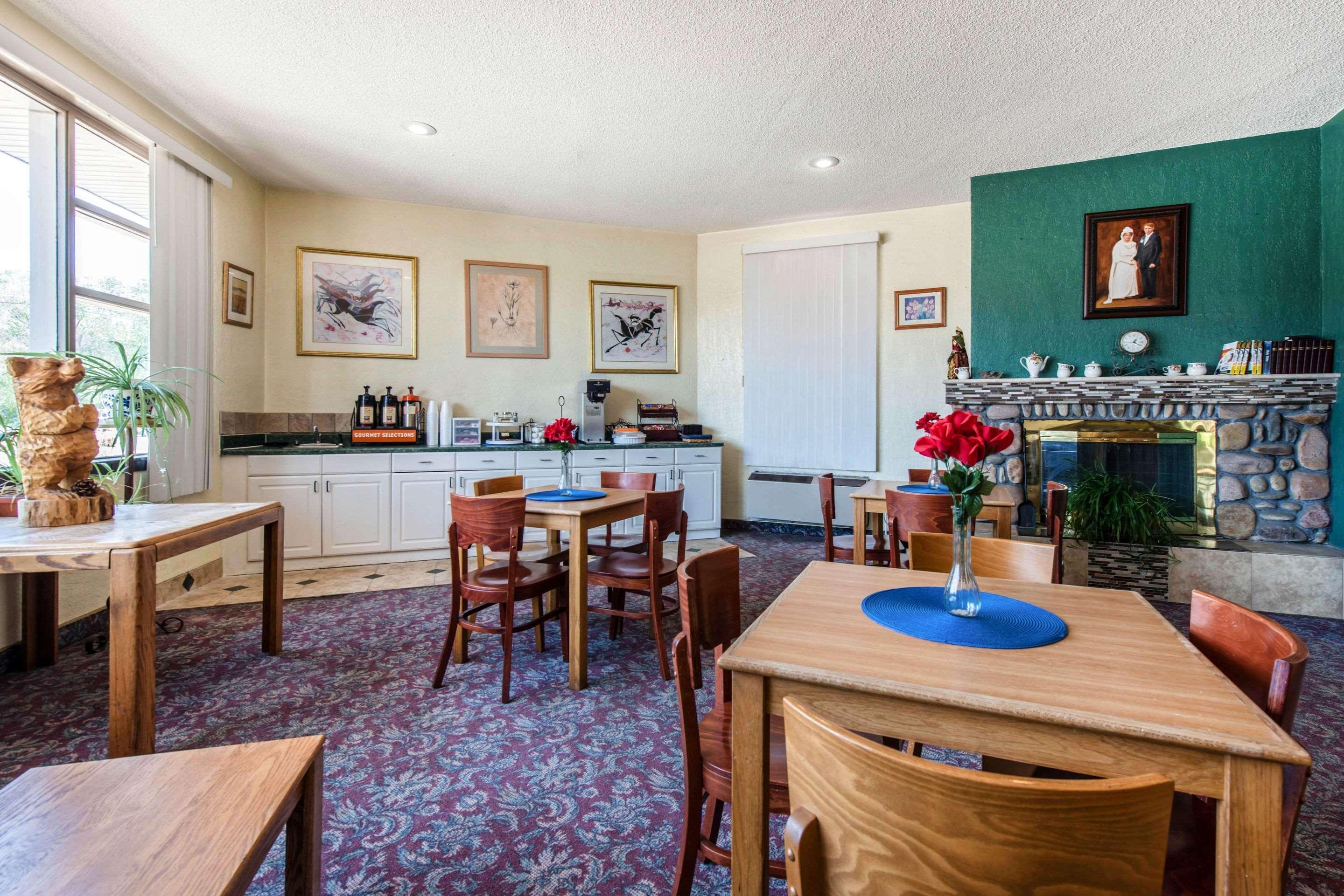 קולורדו ספרינגס Rodeway Inn & Suites מראה חיצוני תמונה